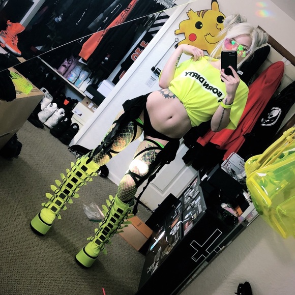 Meet your Posher, Megan - Picture 2 of 8